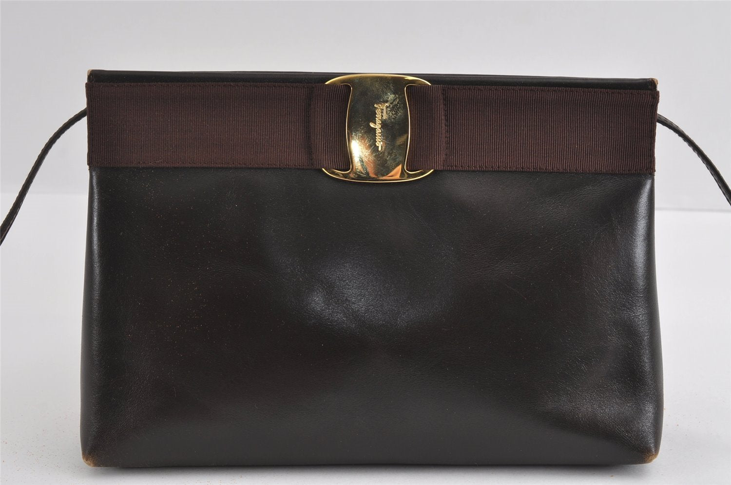 Authentic Salvatore Ferragamo Vara Shoulder Bag Leather Brown SF Junk 4697I