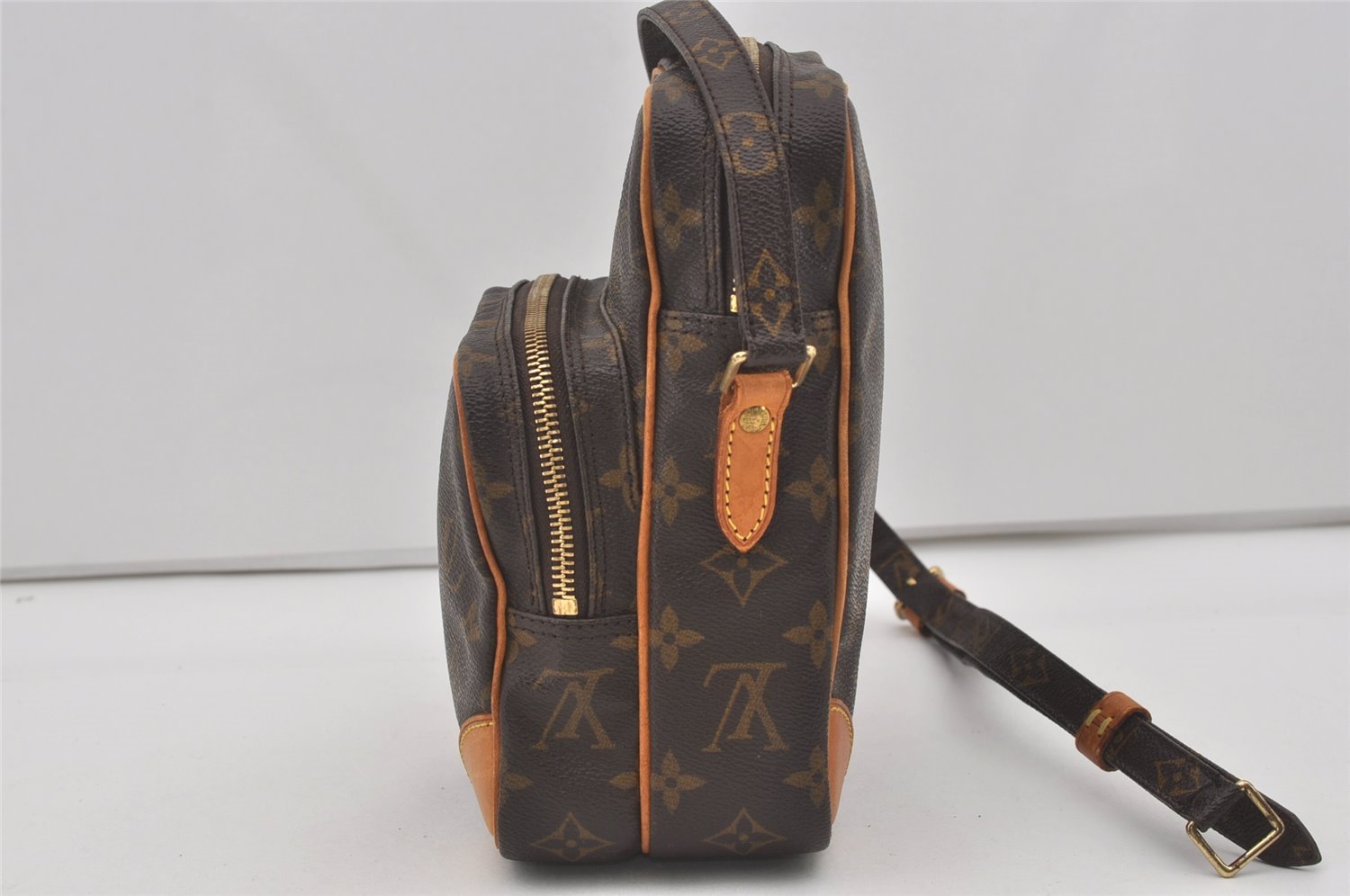 Authentic Louis Vuitton Monogram Amazone Shoulder Cross Bag M45236 LV Junk 4718I