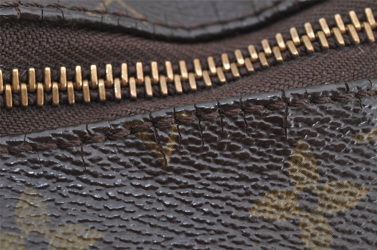 Authentic Louis Vuitton Monogram Boulogne 30 Shoulder Cross Bag Old Model 4723I