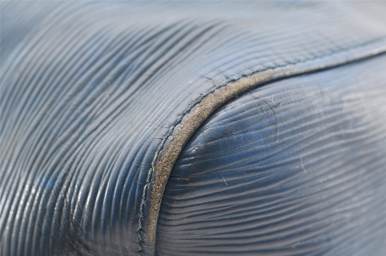 Authentic Louis Vuitton Epi Petit Noe Shoulder Drawstring Bag M44105 Blue 4736I