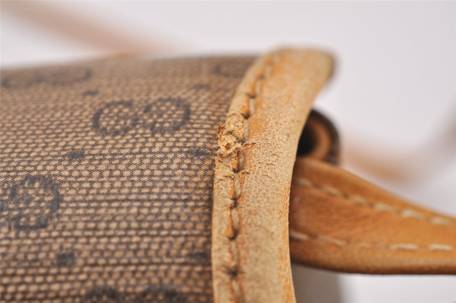 Authentic GUCCI Micro GG PVC Leather Shoulder Cross Body Bag Purse Brown 4738I