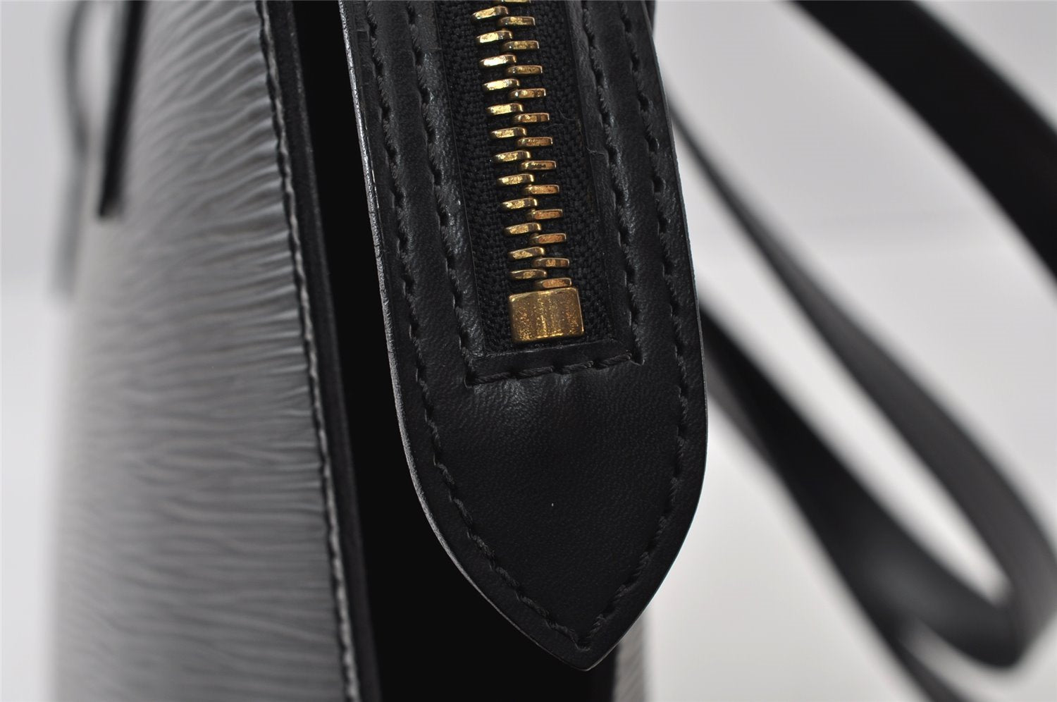 Louis Vuitton Epi Saint Jacques Poignet Long Shoulder Bag Black M52332 LV 4760I