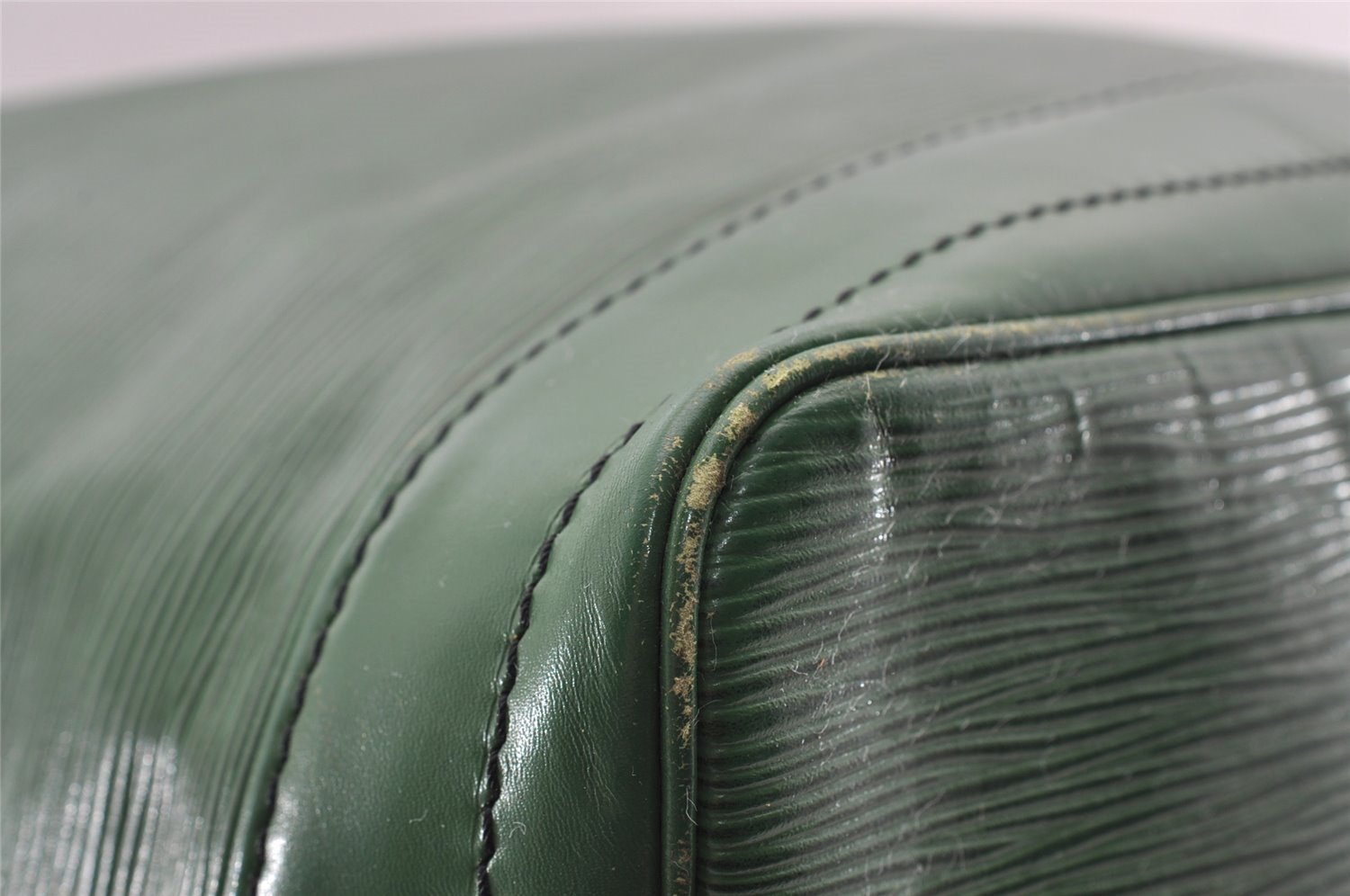 Authentic Louis Vuitton Epi Noe Shoulder Drawstring Bag Green M44004 LV 4768I