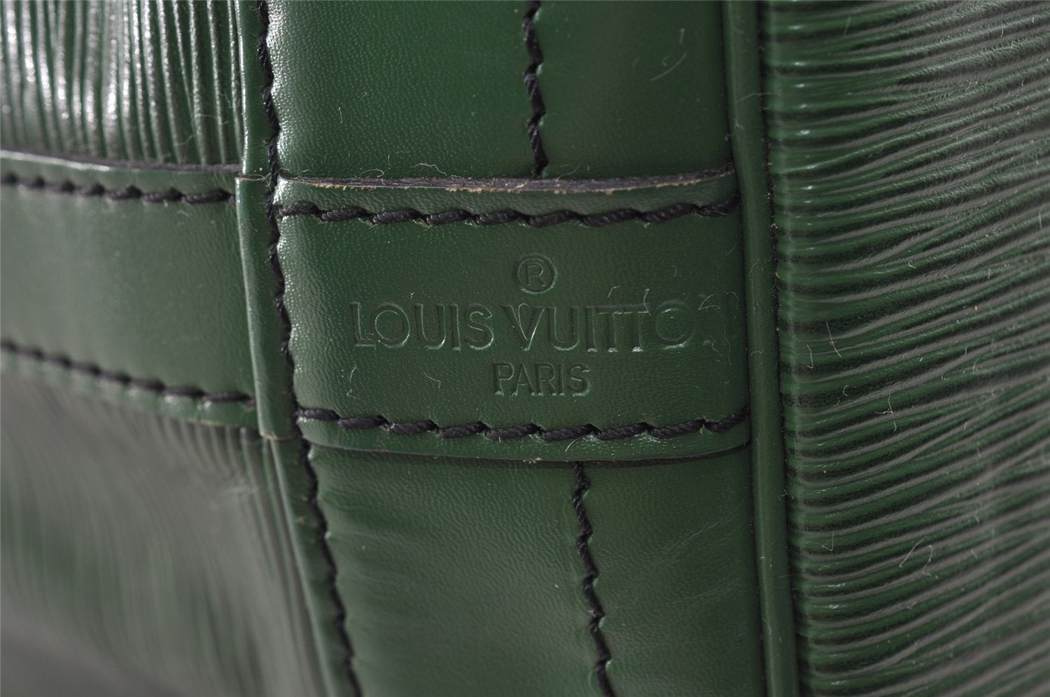 Authentic Louis Vuitton Epi Noe Shoulder Drawstring Bag Green M44004 LV 4768I