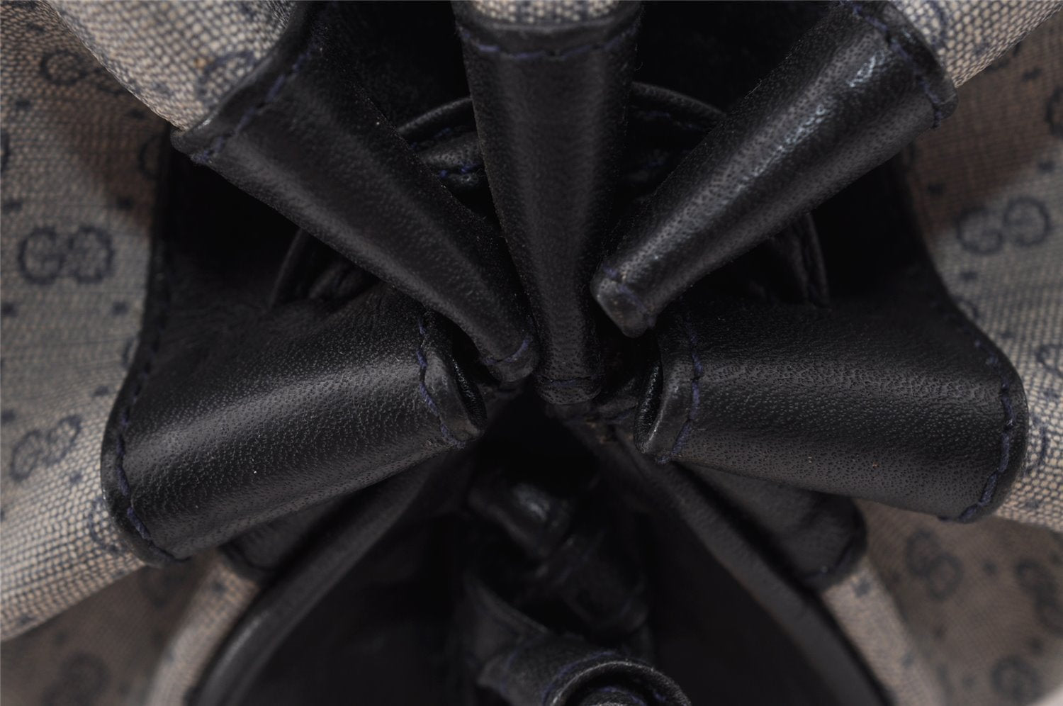 Authentic GUCCI Micro GG PVC Leather Shoulder Cross Body Bag Navy Blue 4792I