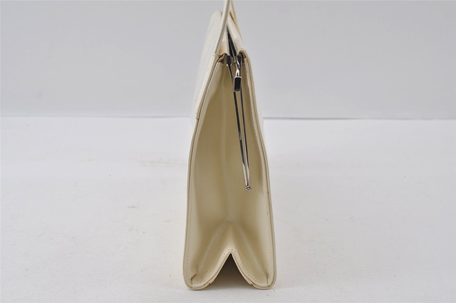 Authentic GUCCI Vintage Shoulder Hand Bag Purse Enamel 0013117 White Junk 4793I