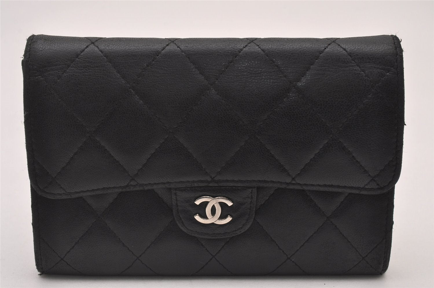 Authentic CHANEL Lamb Skin Matelasse Vintage Bifold Wallet Purse Black CC 4844I