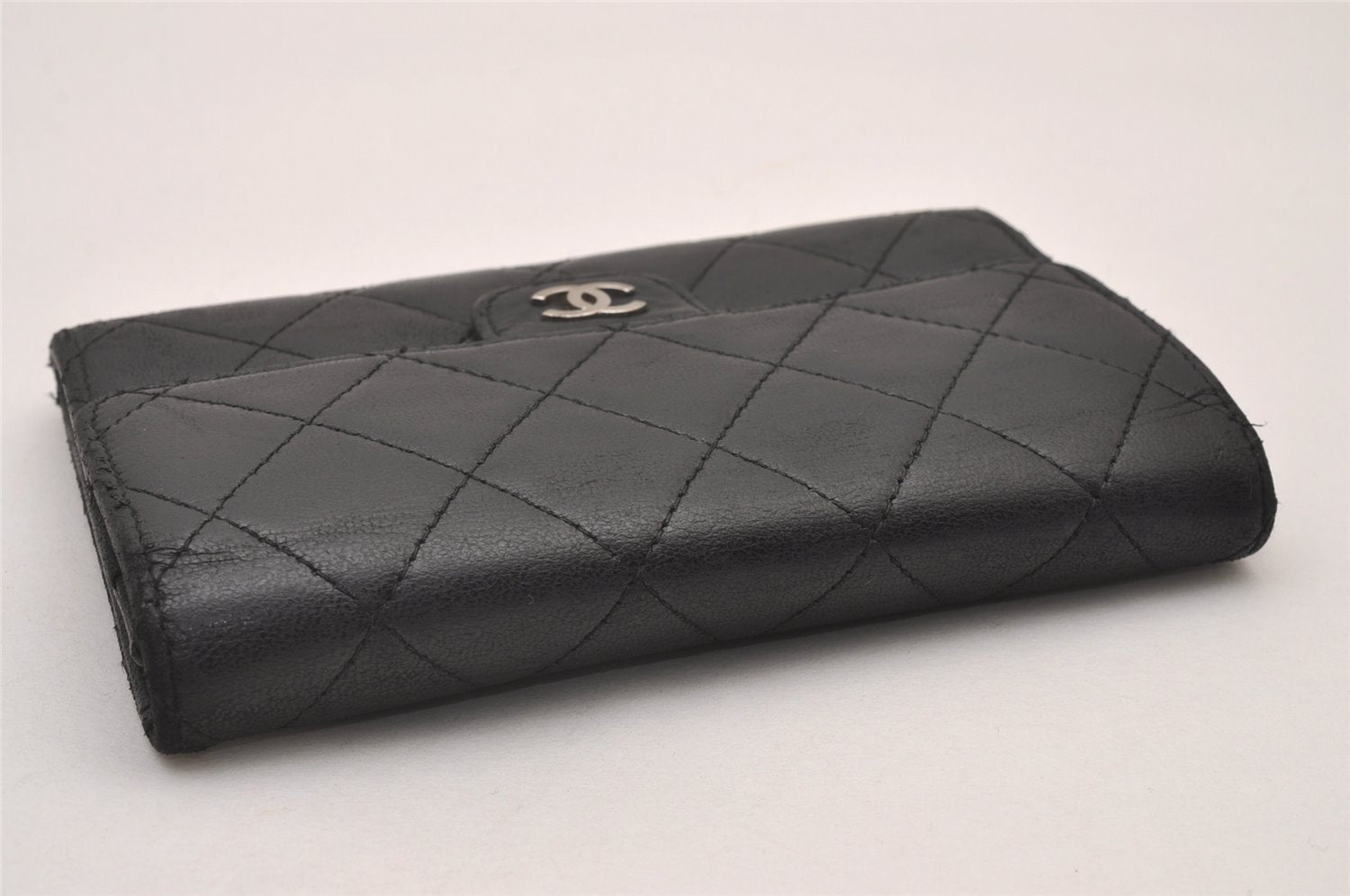 Authentic CHANEL Lamb Skin Matelasse Vintage Bifold Wallet Purse Black CC 4844I