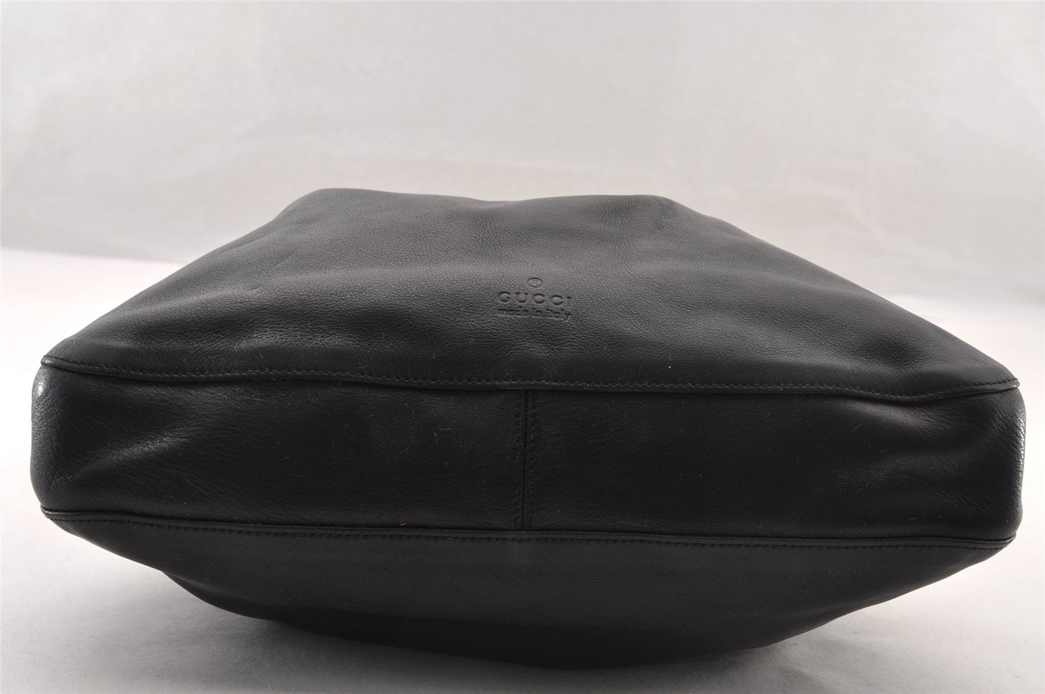 Authentic GUCCI Vintage Shoulder Bag Purse Leather 0013746 Black 4856I