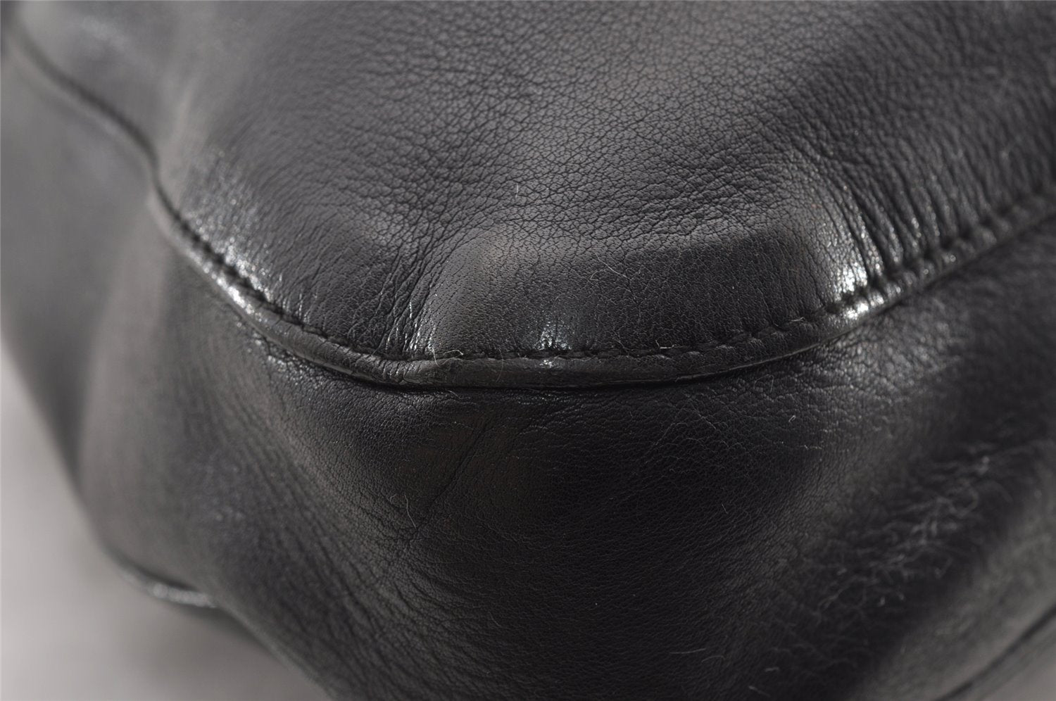 Authentic GUCCI Vintage Shoulder Bag Purse Leather 0013746 Black 4856I