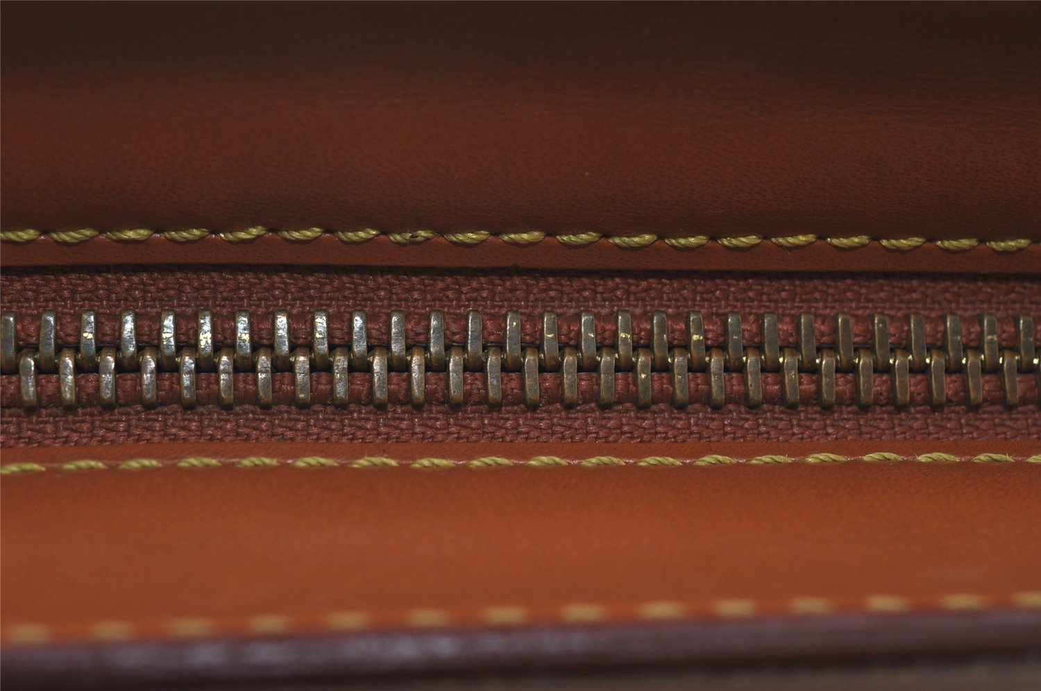 Authentic Louis Vuitton Epi Pochette Homme Clutch Hand Bag Brown M52528 LV 4865I