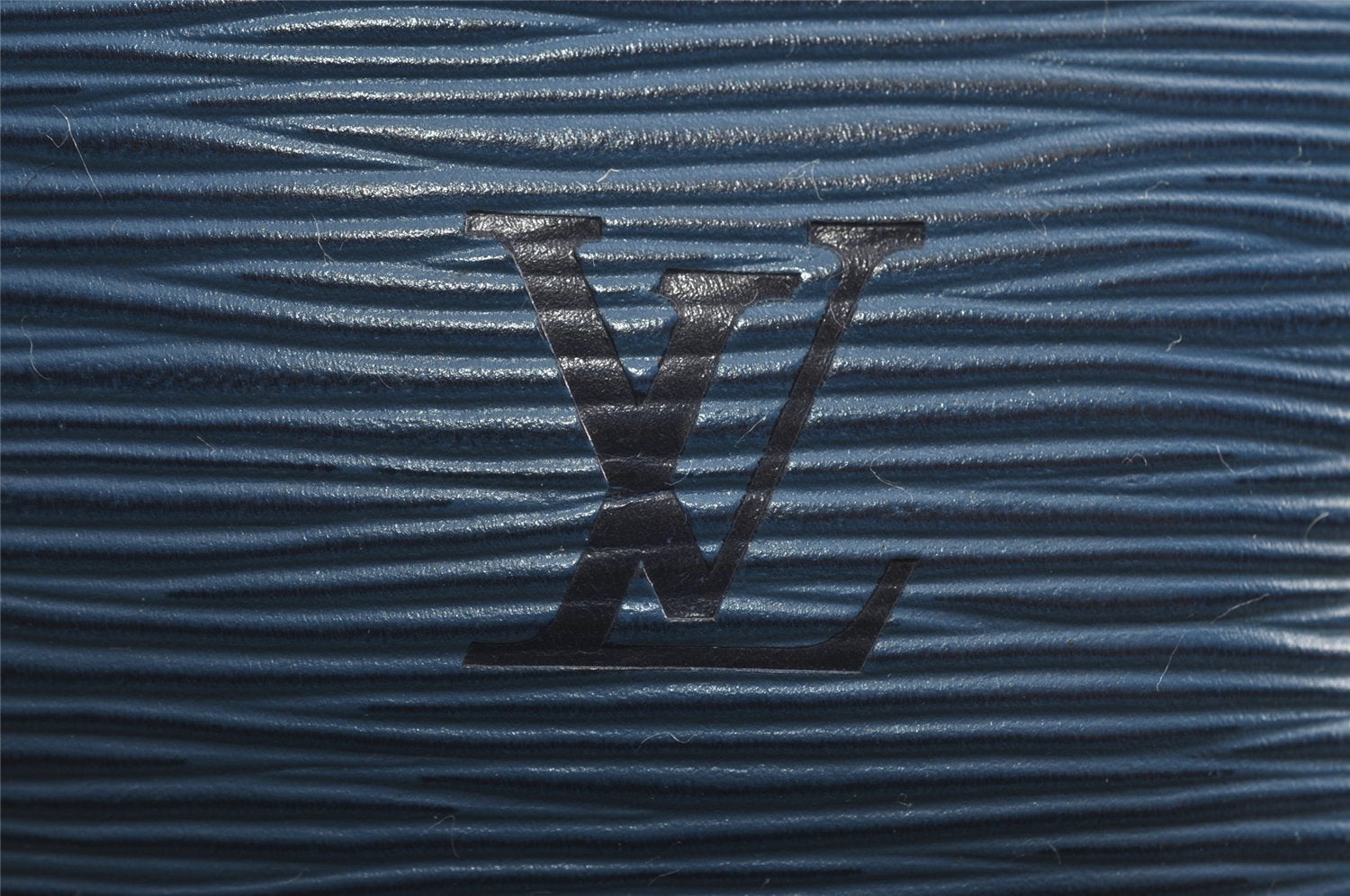 Authentic Louis Vuitton Epi Noe Shoulder Drawstring Bag Blue M44005 LV 4878I