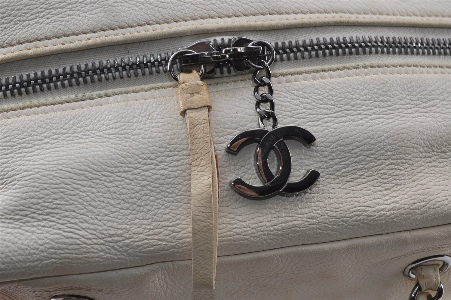 Authentic CHANEL Lamb Skin Vintage Chain Shoulder Tote Bag White CC 4900I