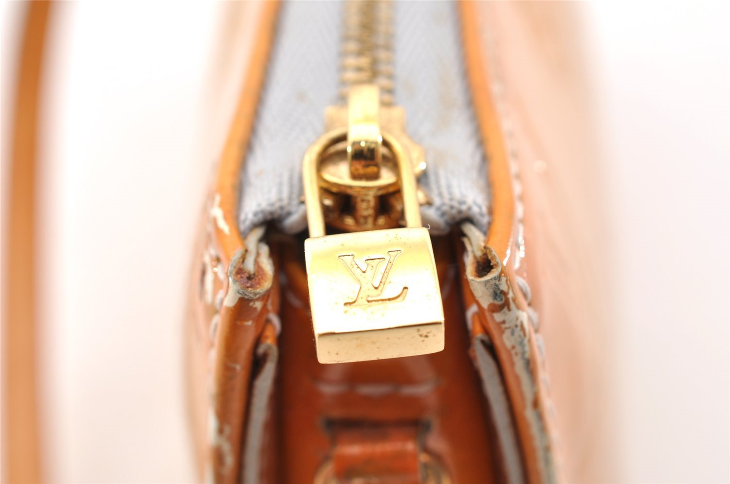 Authentic Louis Vuitton Vernis Lexington Hand Bag Pouch Yellow M91056 LV 5057I