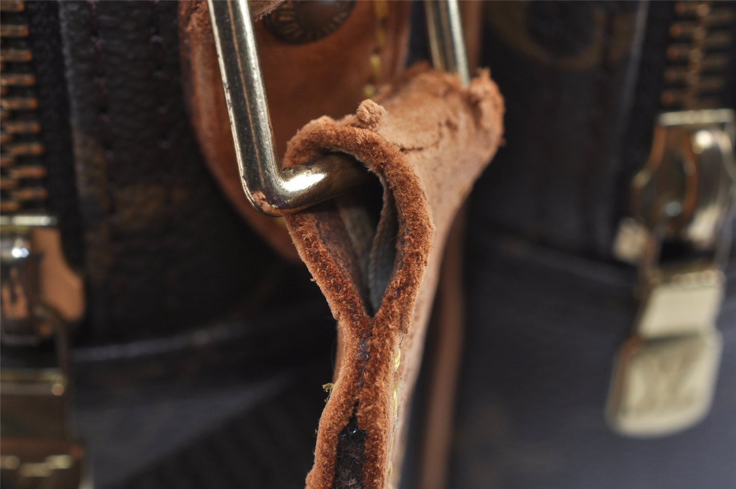 Authentic Louis Vuitton Monogram Reporter PM Shoulder Bag M45254 LV Junk 5090I