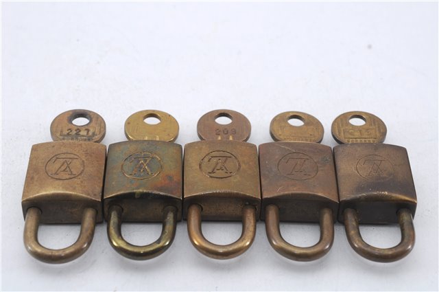 Authentic Louis Vuitton Padlock and Key 10Set Old Model LV 5108D