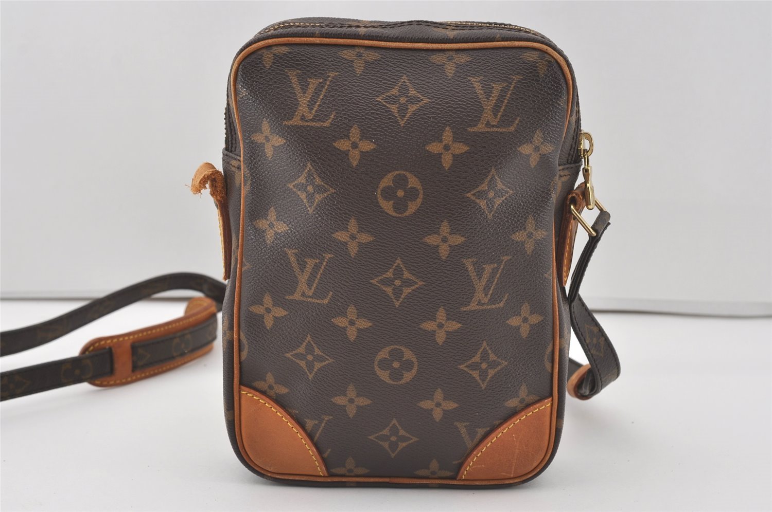 Authentic Louis Vuitton Monogram Danube Shoulder Cross Bag M45266 LV Junk 5108I