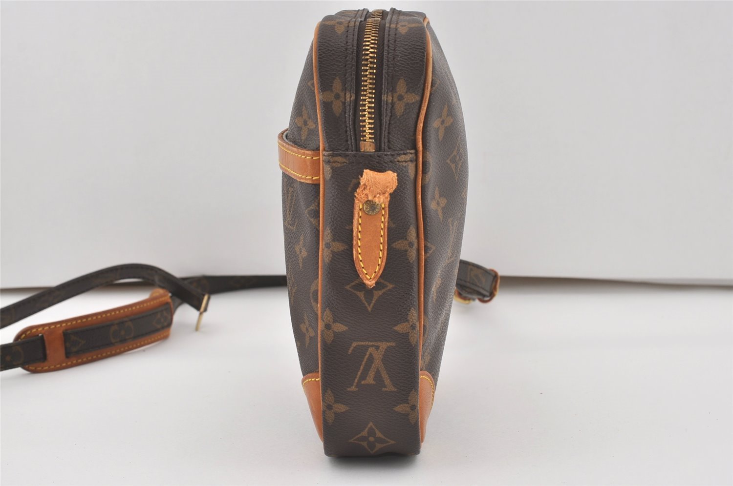 Authentic Louis Vuitton Monogram Danube Shoulder Cross Bag M45266 LV Junk 5108I