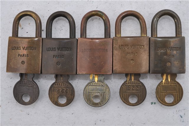 Authentic Louis Vuitton Padlock and Key 10Set Old Model LV 5109D