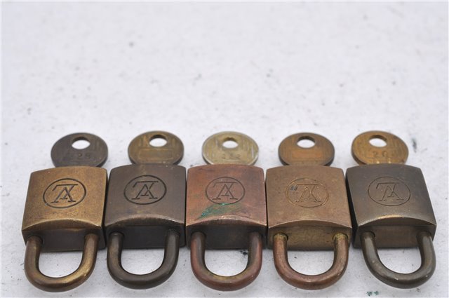 Authentic Louis Vuitton Padlock and Key 10Set Old Model LV 5109D