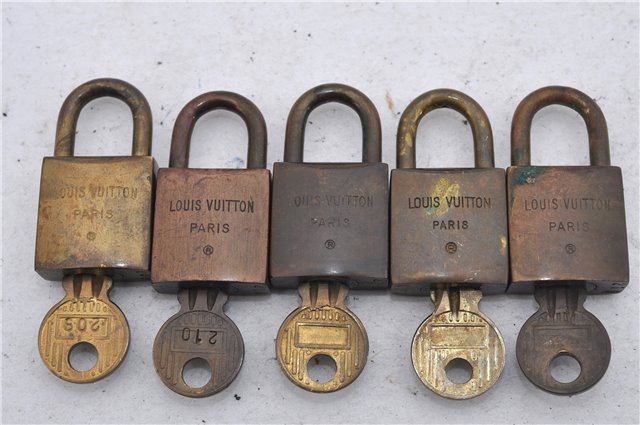 Authentic Louis Vuitton Padlock and Key 10Set Old Model LV 5109D