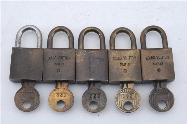 Authentic Louis Vuitton Padlock and Key 10Set Old Model LV 5110D