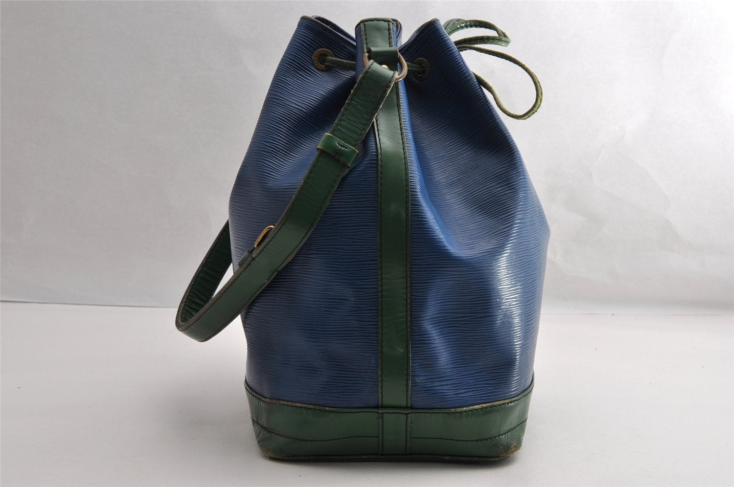 Authentic Louis Vuitton Epi Noe Bi-color Blue Green M44044 Drawstring Bag 5118I