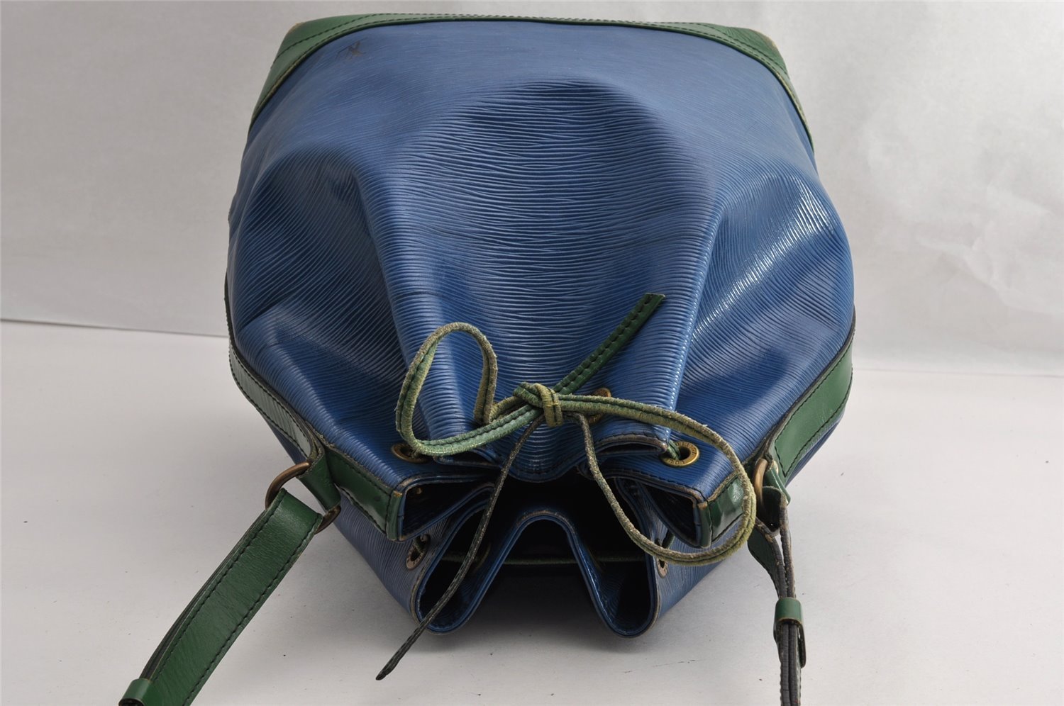 Authentic Louis Vuitton Epi Noe Bi-color Blue Green M44044 Drawstring Bag 5118I