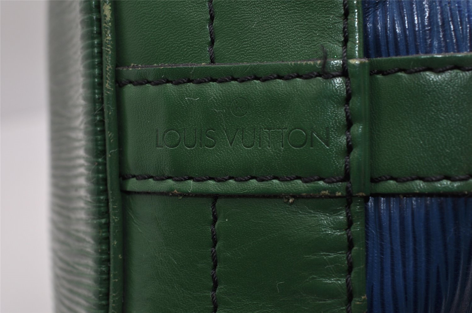 Authentic Louis Vuitton Epi Noe Bi-color Blue Green M44044 Drawstring Bag 5118I