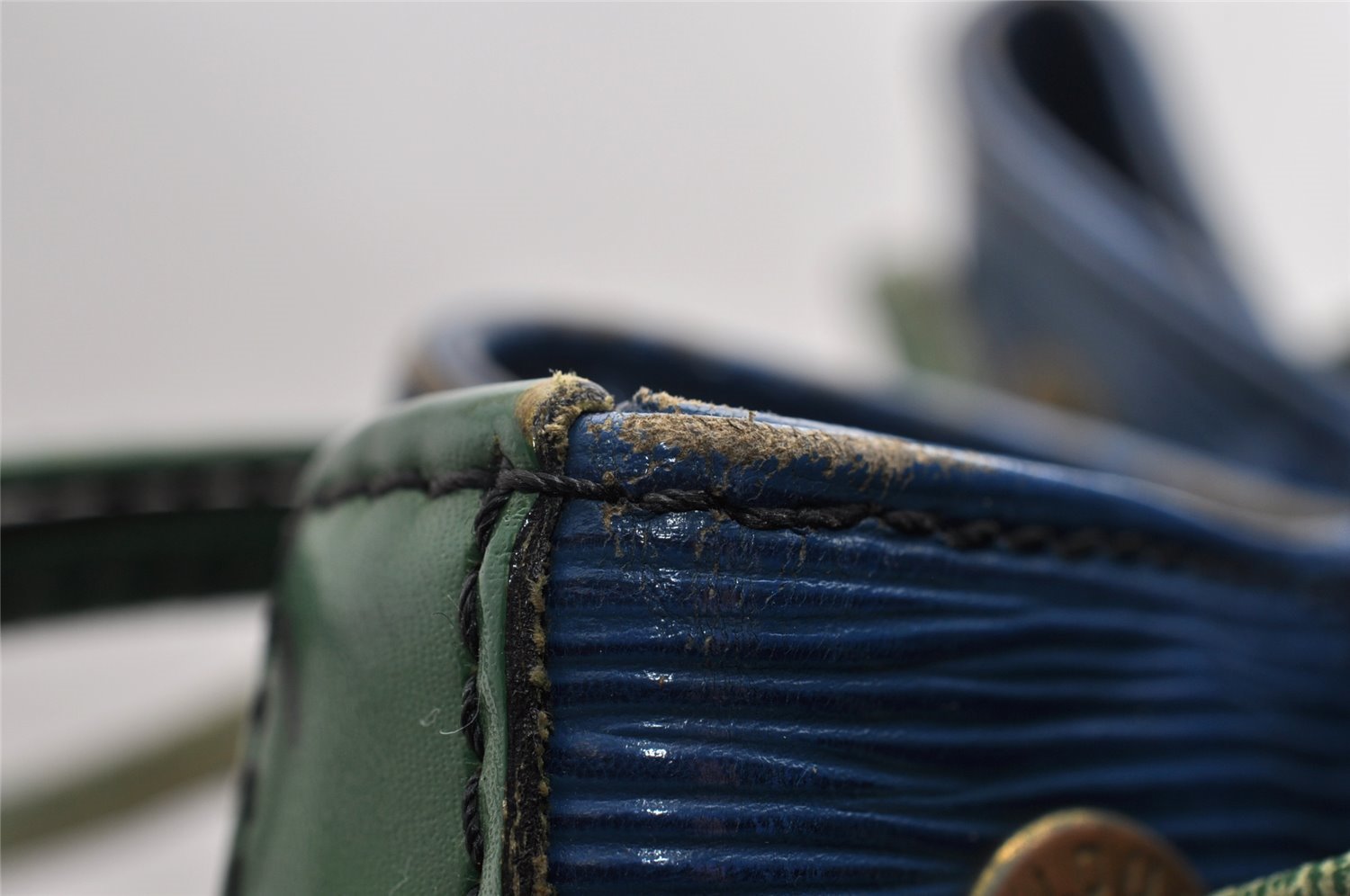 Authentic Louis Vuitton Epi Noe Bi-color Blue Green M44044 Drawstring Bag 5118I