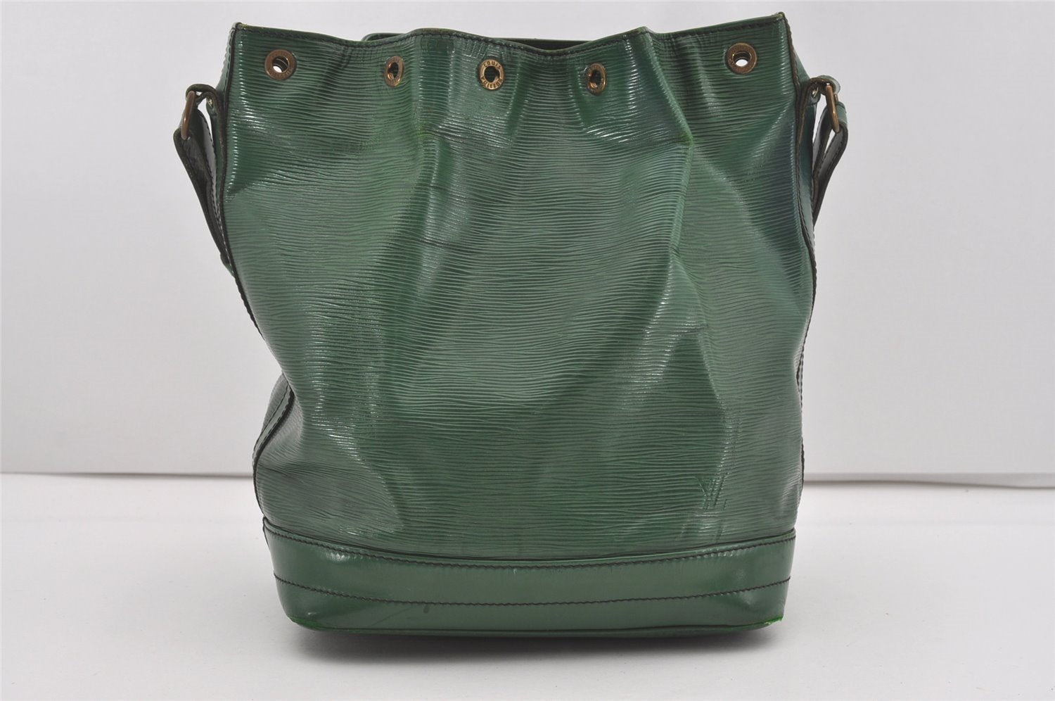 Authentic Louis Vuitton Epi Noe Shoulder Drawstring Bag Green M44004 LV 5148I