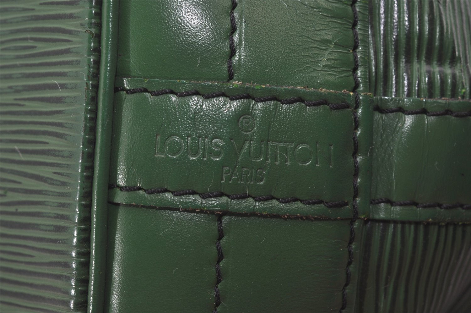 Authentic Louis Vuitton Epi Noe Shoulder Drawstring Bag Green M44004 LV 5148I