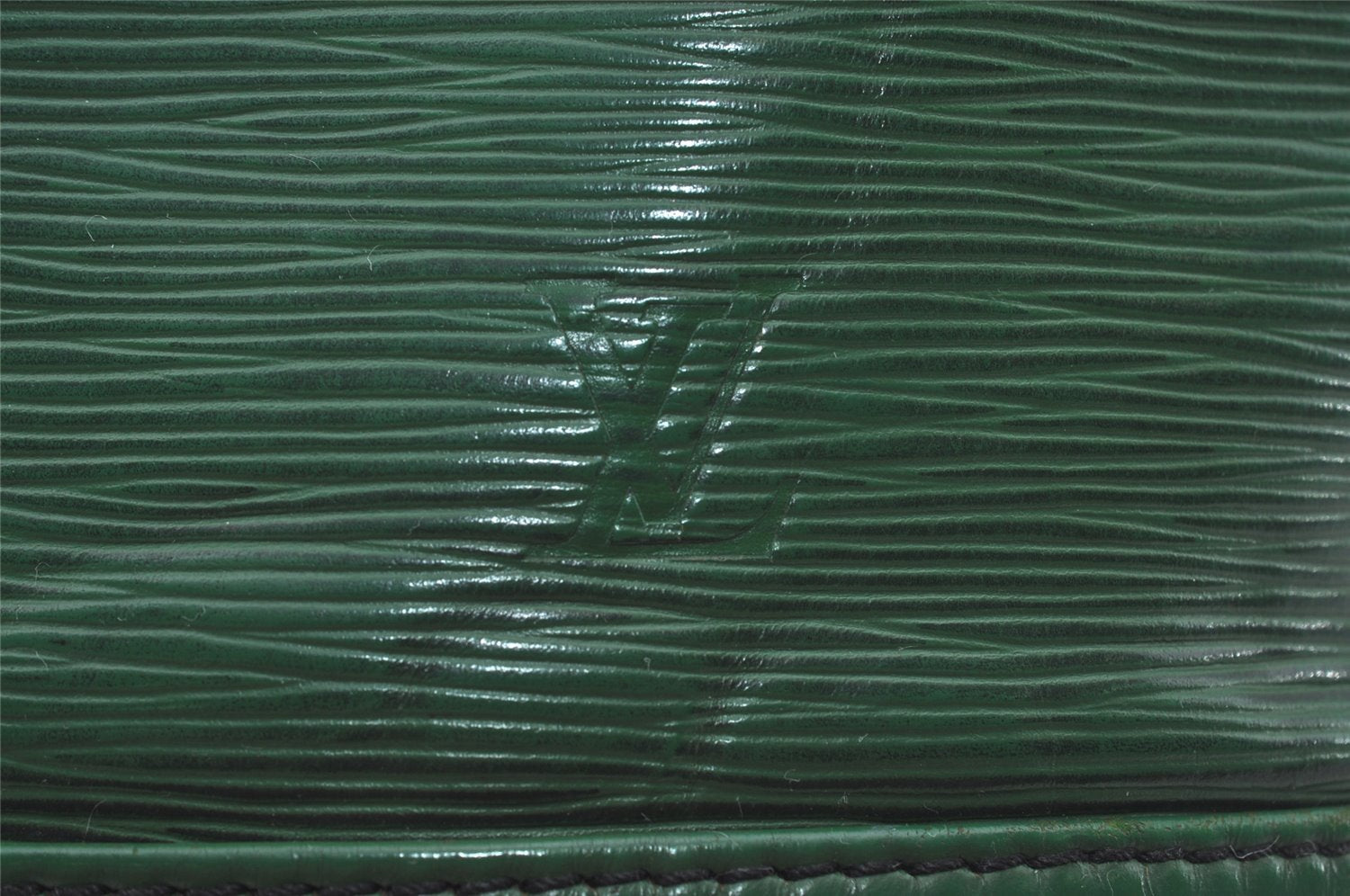 Authentic Louis Vuitton Epi Noe Shoulder Drawstring Bag Green M44004 LV 5148I