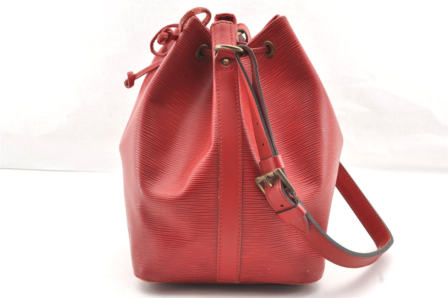 Authentic Louis Vuitton Epi Petit Noe Shoulder Drawstring Bag M44107 Red 5152I