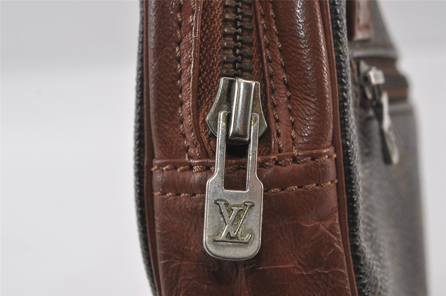 Authentic Louis Vuitton Monogram Pochette Sport Clutch Hand Bag Old Model 5159I