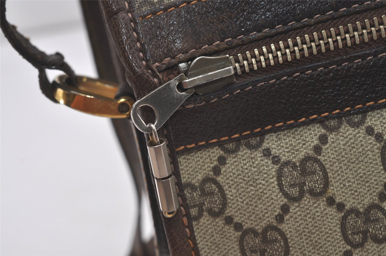 Authentic GUCCI Vintage Shoulder Cross Body Bag Purse GG PVC Leather Brown 5177I