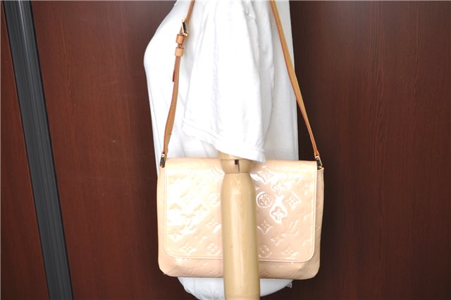 Auth Louis Vuitton Vernis Thompson Street Shoulder Bag Beige M91070 LV 5190D