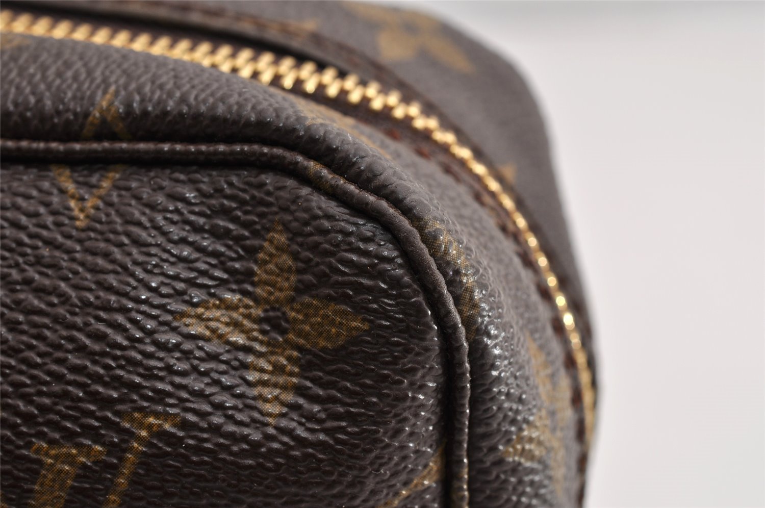 Auth Louis Vuitton Monogram Trousse Toilette 23 Clutch Hand Bag Old Model 5235I