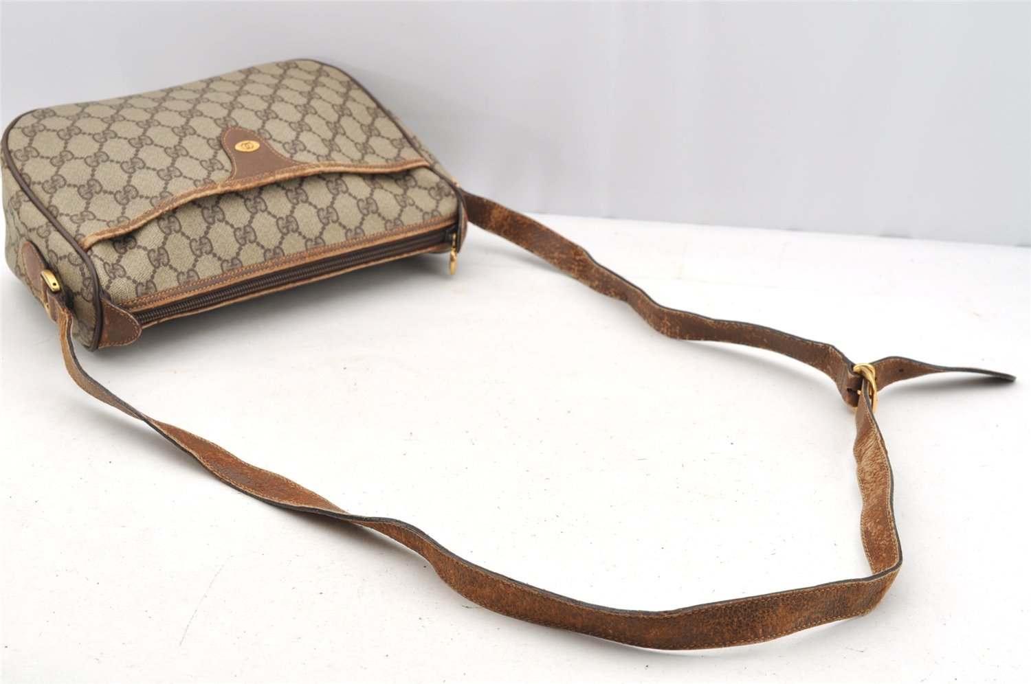 Authentic GUCCI Vintage Shoulder Cross Body Bag Purse GG PVC Leather Brown 5264I