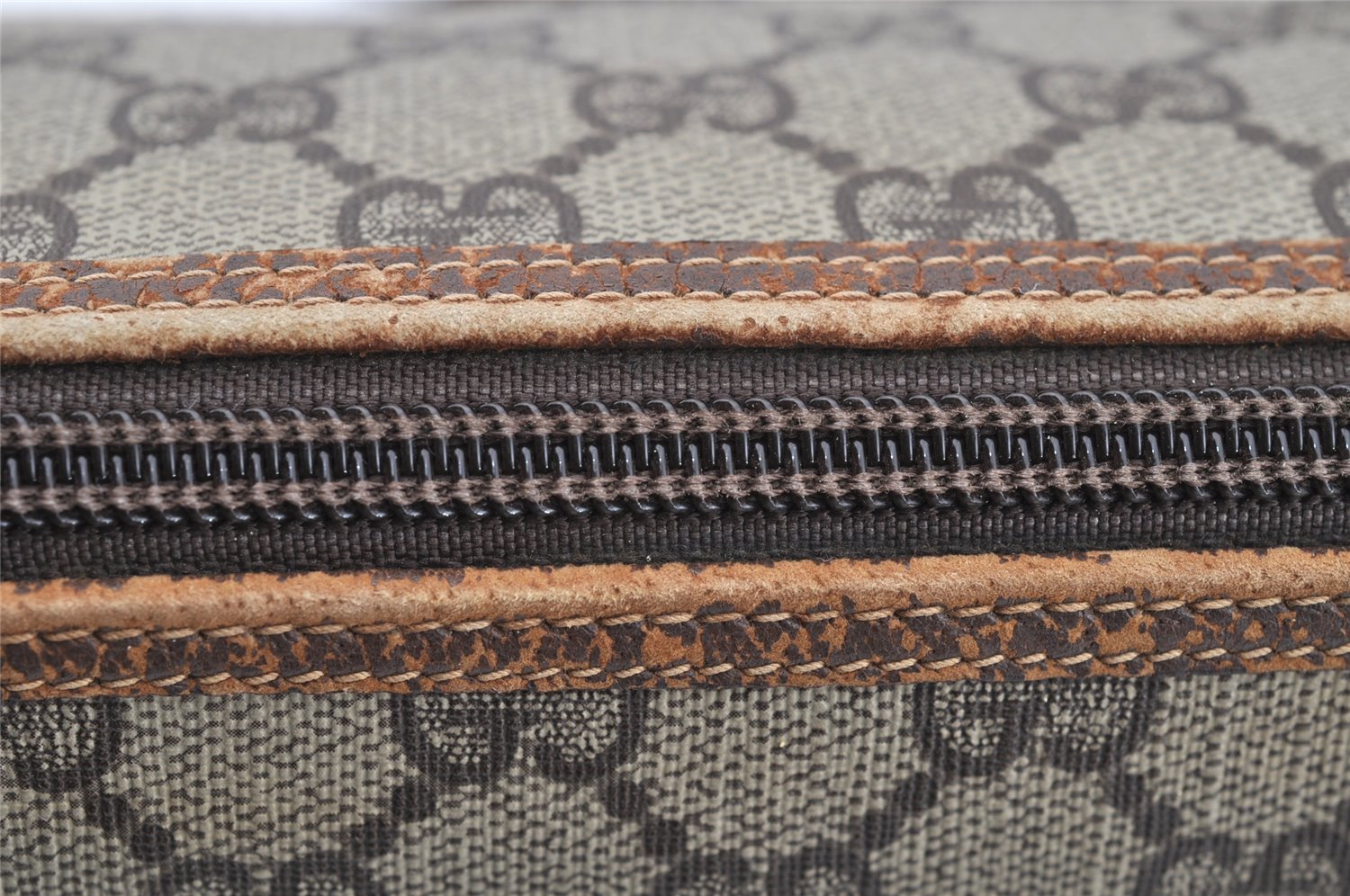 Authentic GUCCI Vintage Shoulder Cross Body Bag Purse GG PVC Leather Brown 5264I