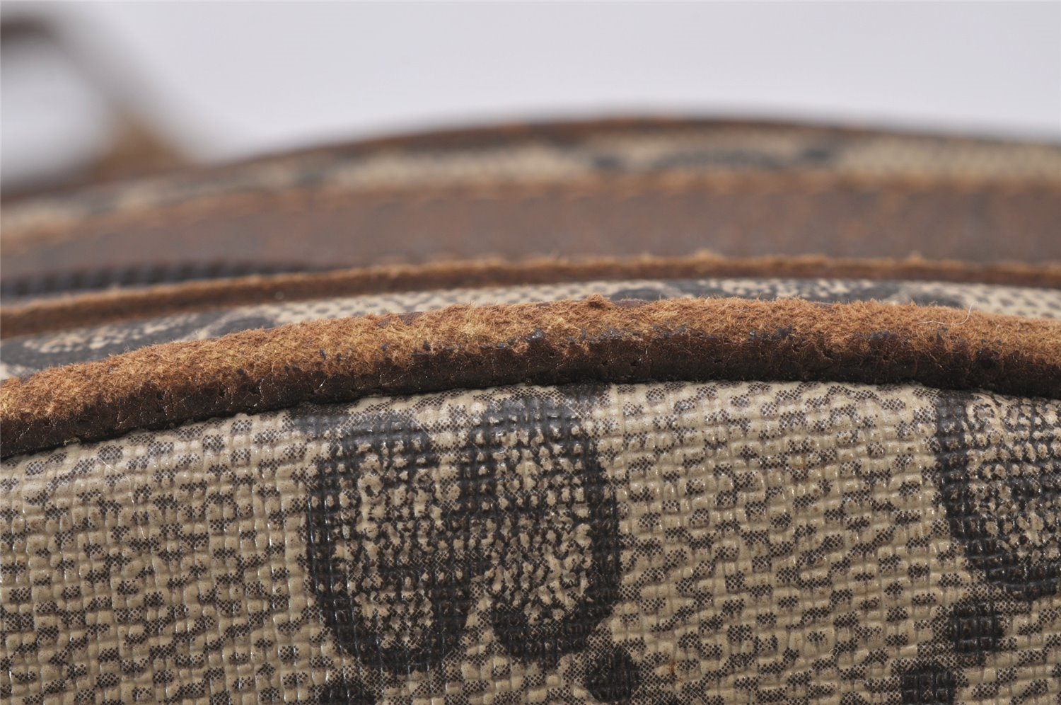 Authentic GUCCI Vintage Shoulder Cross Body Bag Purse GG PVC Leather Brown 5306I