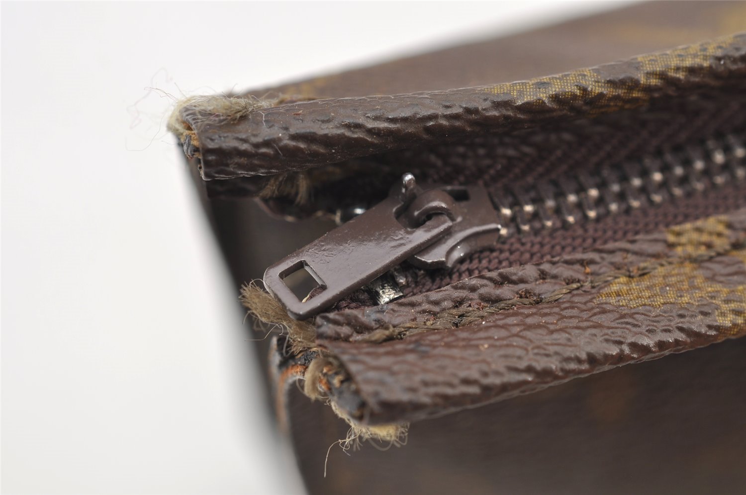 Authentic Louis Vuitton Monogram Poche Toilette 26 M47542 Cosmetics Pouch 5311I