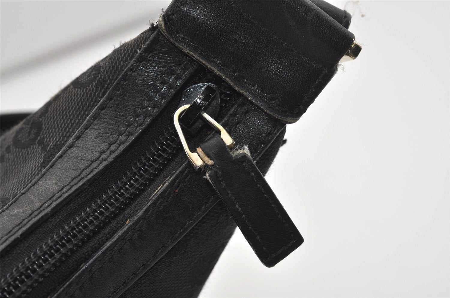 Authentic GUCCI Vintage Shoulder Bag Purse GG Canvas Leather 0014198 Black 5324I