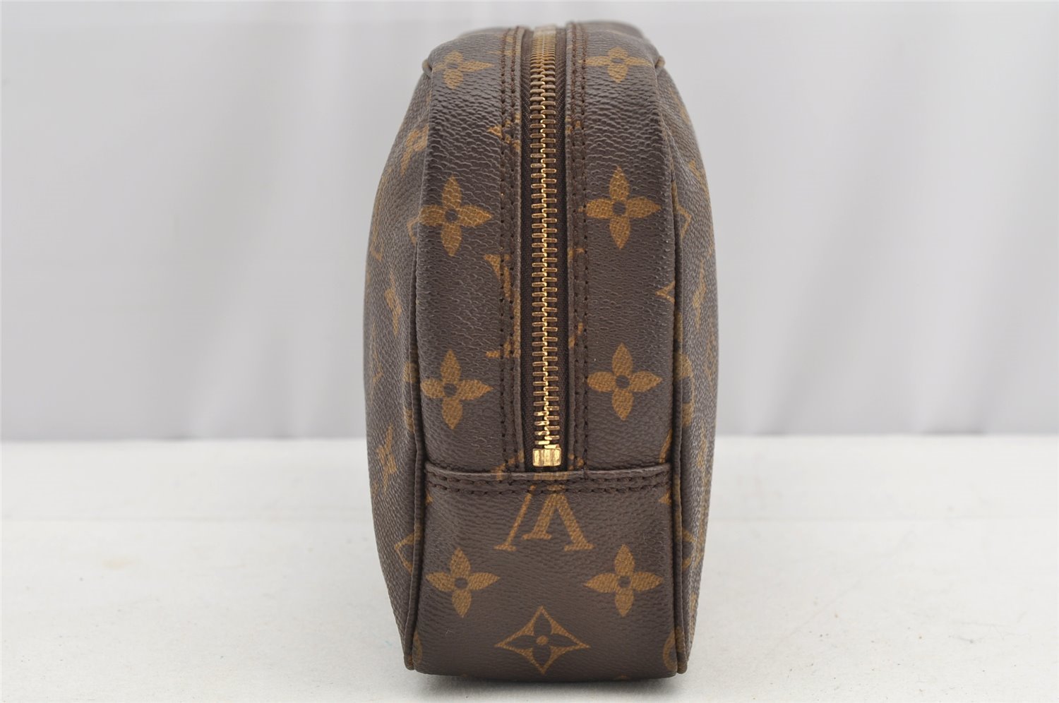 Auth Louis Vuitton Monogram Trousse Toilette 23 Clutch Hand Bag M47524 LV 5341I