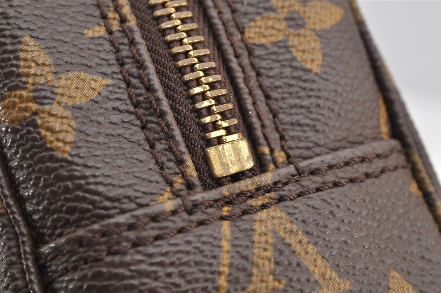 Auth Louis Vuitton Monogram Trousse Toilette 23 Clutch Hand Bag M47524 LV 5341I