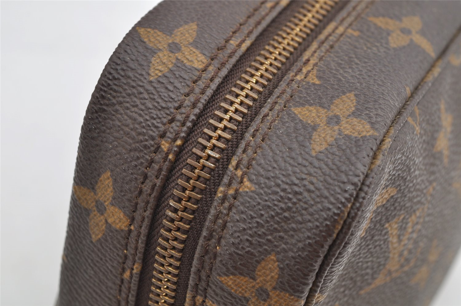 Auth Louis Vuitton Monogram Trousse Toilette 23 Clutch Hand Bag M47524 LV 5341I