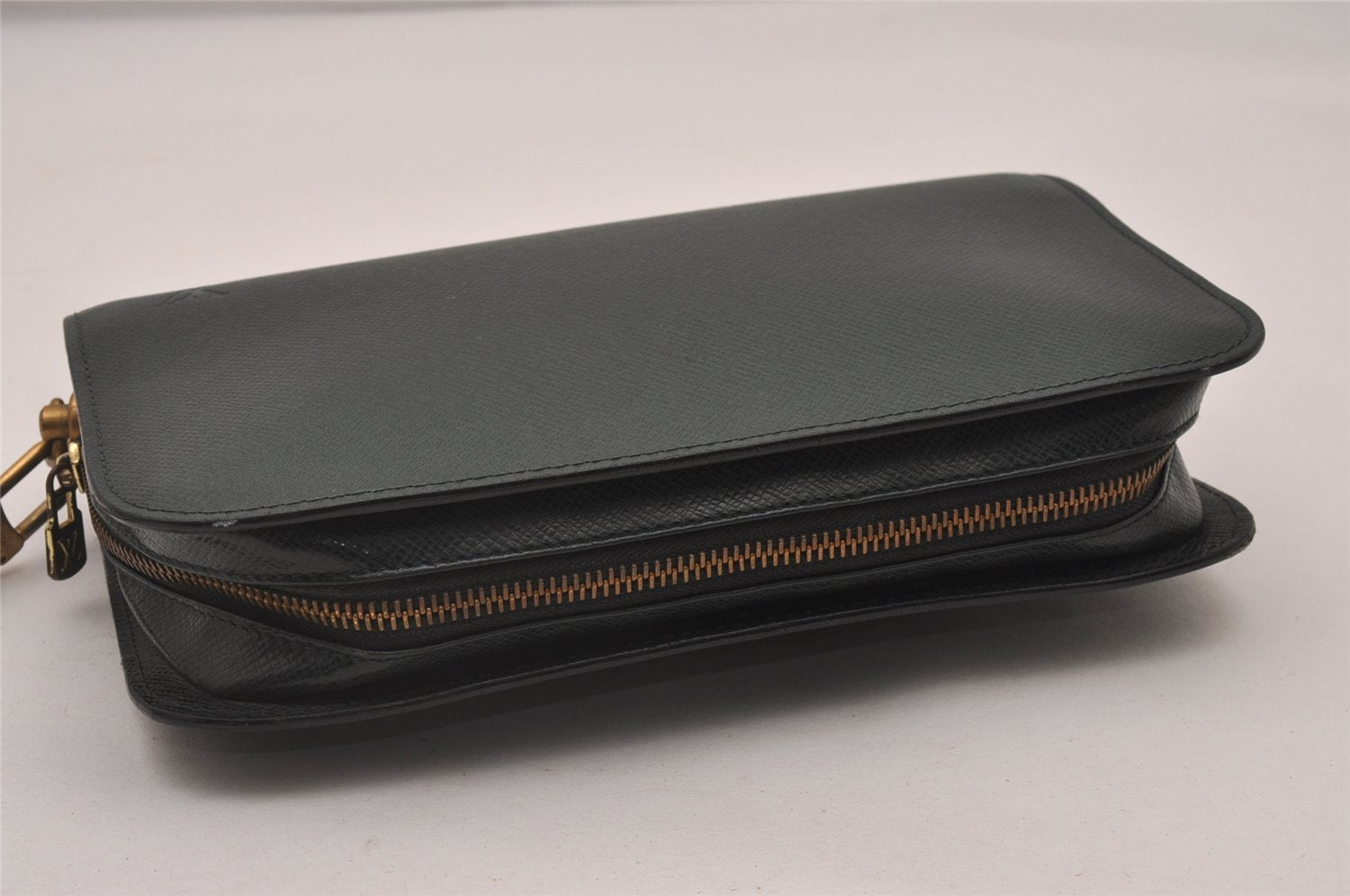 Authentic Louis Vuitton Taiga Baikal Clutch Bag Green M30184 LV 5396I