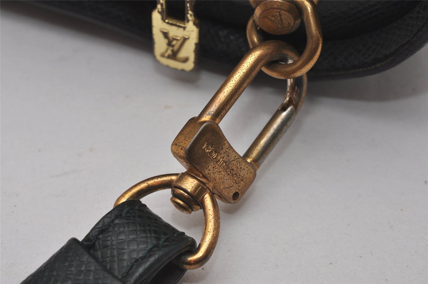 Authentic Louis Vuitton Taiga Baikal Clutch Bag Green M30184 LV 5396I