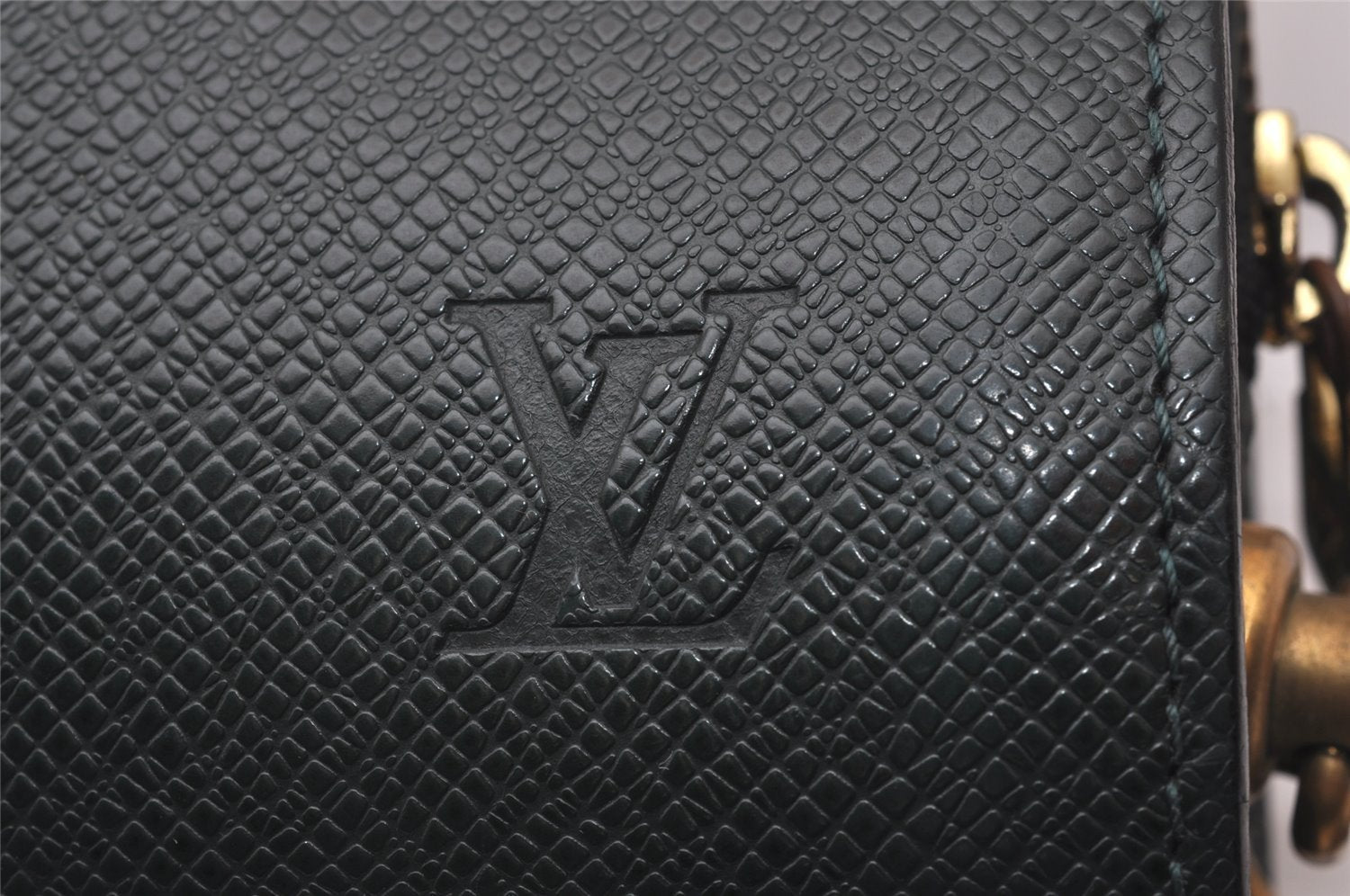 Authentic Louis Vuitton Taiga Baikal Clutch Bag Green M30184 LV 5396I