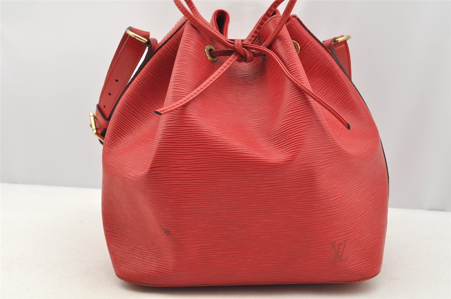 Authentic Louis Vuitton Epi Petit Noe Shoulder Drawstring Bag M44107 Red 5406I